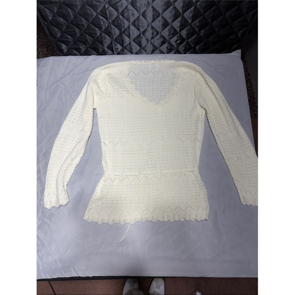 Vintage 1970's Women's Cream Knit V-Neck Sweater with Waist Tie‎